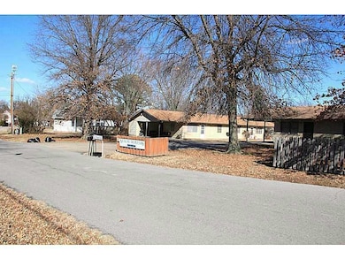 321 S Neal St, Prairie Grove, AR 72753 - photo 2