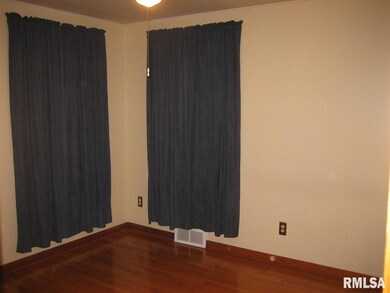 3112 N 2nd St, Clinton, IA 52732 - photo 4