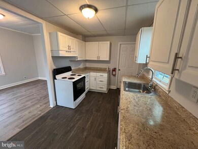 901 Chestnut St, Paulsboro, NJ 08066 - photo 2