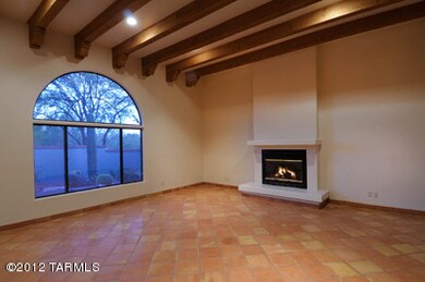 GREATROOM WITH FIREPLACE