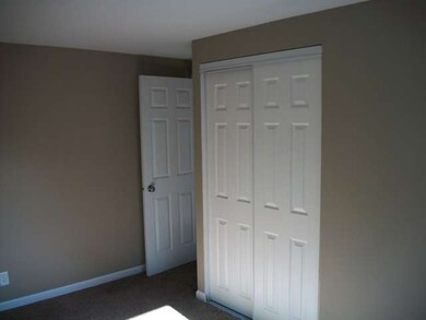 114 Pecos Cir, Carpentersville, IL 60110 - photo 4