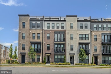 43270 Farringdon Square, Ashburn, VA 20148 - photo 2