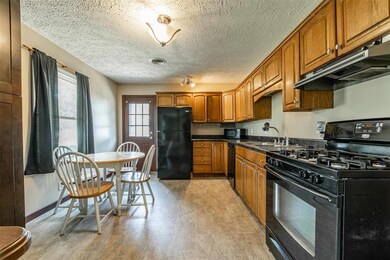 740 Bryan Ave, Lincoln, IL 62656 - photo 4