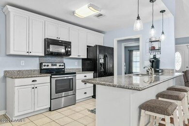 large_acfc44ce-c189-45d5-ad8c-f631ebe7c4