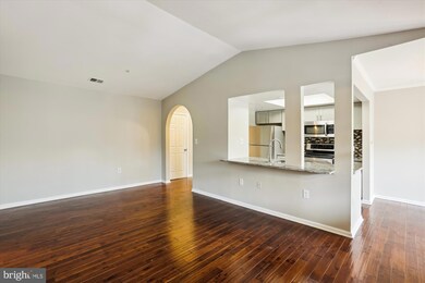 806 Amber Tree Ct unit 301, Gaithersburg, MD 20878 - photo 7