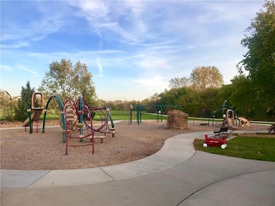 4415 SW Amethyst Dr, Lee's Summit, MO 64082 - photo 4