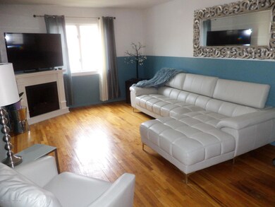 936 Clove Way unit B, Staten Island, NY 10301 - photo 2