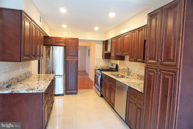 12242 Tildenwood Dr, Rockville, MD 20852 - photo 2