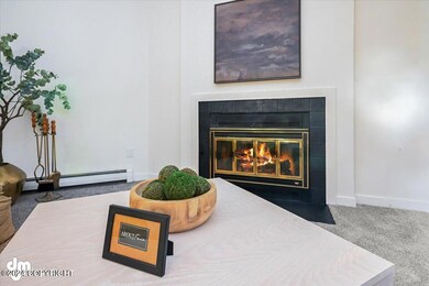 12-Living Room_SLS_-1918