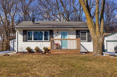 7420 Southview Dr, Des Moines, IA 50315 - photo 2