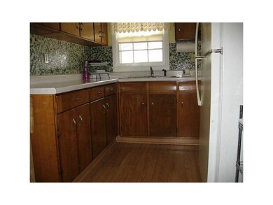 361 13th St SW, Cedar Rapids, IA 52404 - photo 7