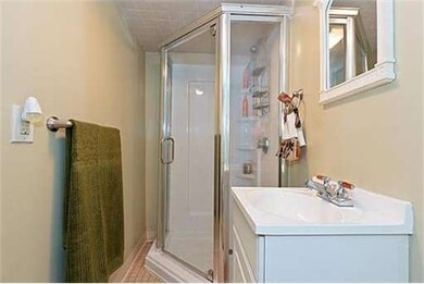 27 Charles St, Dorchester, MA 02122 - photo 4