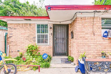 4501 Falls St, Houston, TX 77026 - photo 3