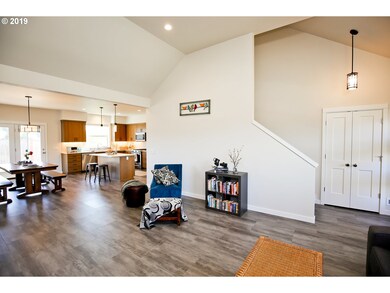 913 Hamilton St, Springfield, OR 97477 - photo 6