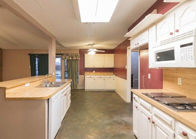 1100 Sandpiper Dr, Denton, TX 76205 - photo 3