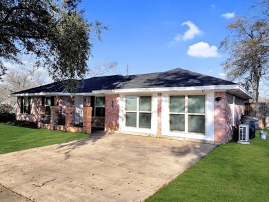 6720 Lancaster Dr, Orange, TX 77632 - photo 4