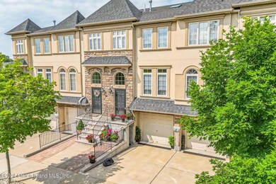 15_Dovetree_Ln_Staten_Island_NY_10314_US