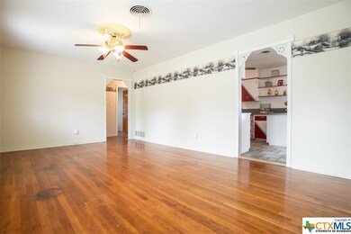 704 Morris Dr, Copperas Cove, TX 76522 - photo 3