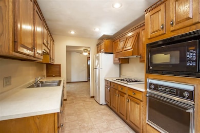 1901 Primrose Dr, Cedar Falls, IA 50613 - photo 7