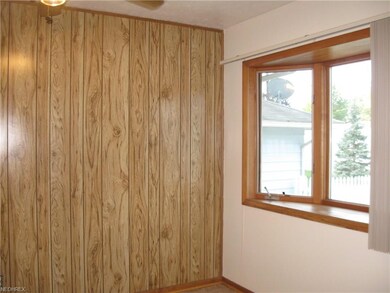 334 Erieview Blvd, Sheffield Lake, OH 44054 - photo 3