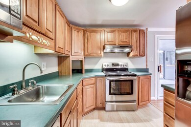 11001 Howland Dr, Reston, VA 20191 - photo 7