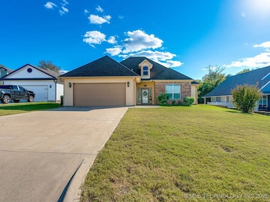 2819 Abbey Dr, Ada, OK 74820 - photo 2