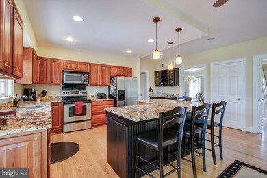 22137 Creekview Dr, Gaithersburg, MD 20882 - photo 7