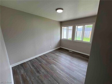 4219 Meadow Ln, Lorain, OH 44055 - photo 6