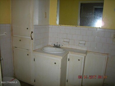 6 hall bath sink