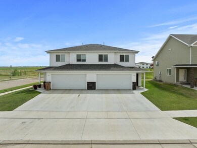 131 Mulberry Loop, Minot, ND 58703 - photo 5