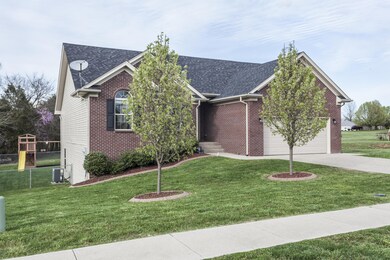 222 Crystal View Ct, Mount Washington, KY 40047 - photo 2