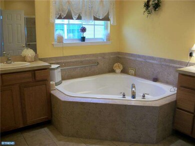 28 Mansion Dr, Swedesboro, NJ 08085 - photo 5