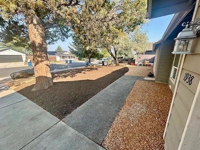 1938 NE Curtis Dr, Bend, OR 97701 - photo 2
