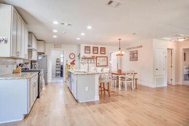 Kitchen/Dining