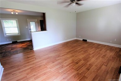 Ceiling fan and nice line of sight to dining area.