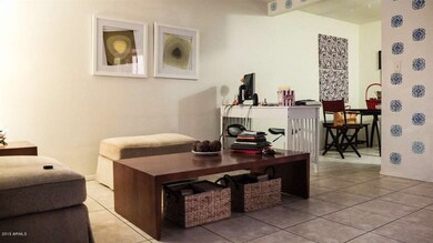 Interior2-4