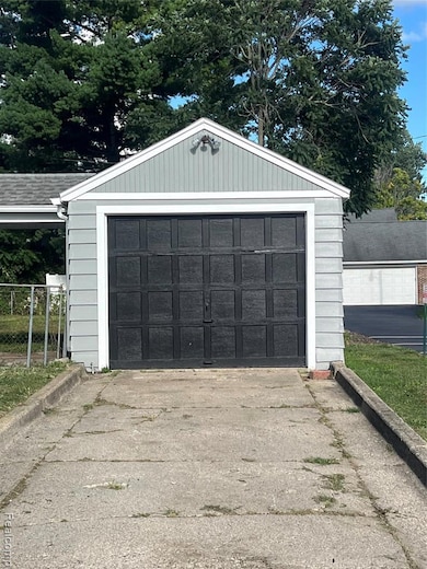 113 S Maple St, Fowlerville, MI 48836 - photo 4