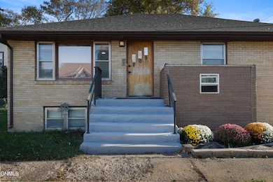 205 3rd St NW, Mandan, ND 58554 - photo 2