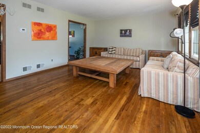 6_Living Room