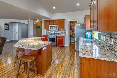 1912 NW Joshua Tree Ct, Redmond, OR 97756 - photo 3