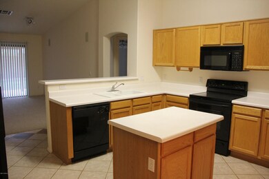 Kitchen w/ Island & Newer Appliances