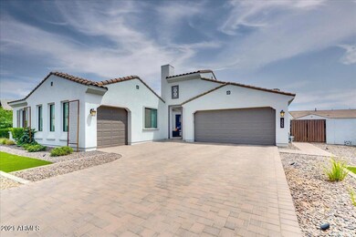 06-4Front of home