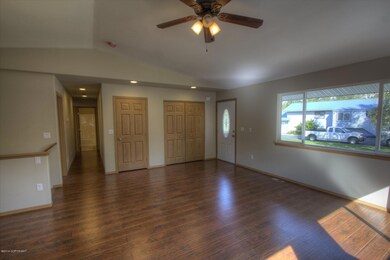 Front entry, laminate flooring, closets
