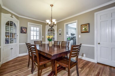 007-Dining_Room-5618606-large