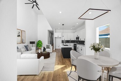 2105 Melbourne St unit B, Houston, TX 77026 - photo 3