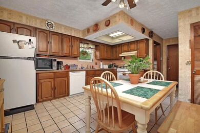 1811 Scott Glen Ct, Columbus, OH 43229 - photo 7