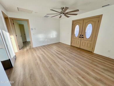 1133 Geraldine Ave E unit B, Lancaster, CA 93535 - photo 2