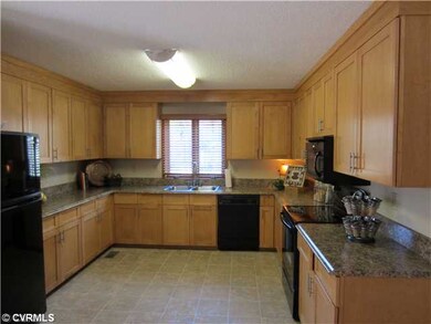 Kitchen - Beautifully Remodeled Eat-in Kitchen fea
