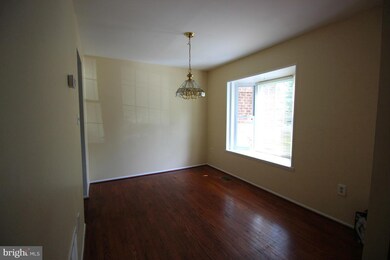 8926 Shamrock Ct, Springfield, VA 22152 - photo 2