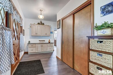 17708 Knight Rd, Virginia, IL 62691 - photo 7